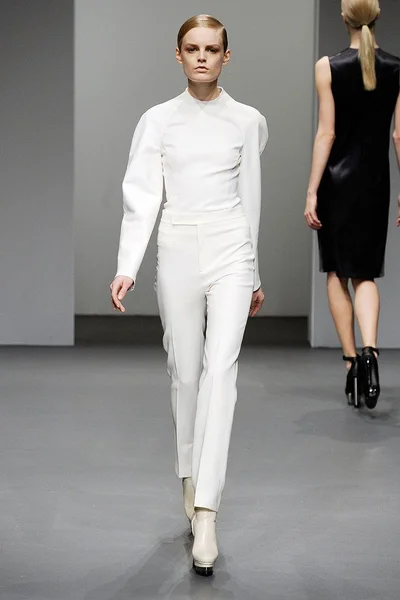 Look 10